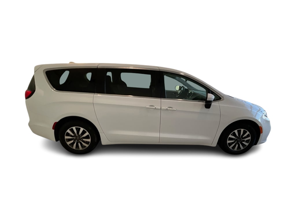 Thumbnail: 2023 Chrysler Pacifica - 21