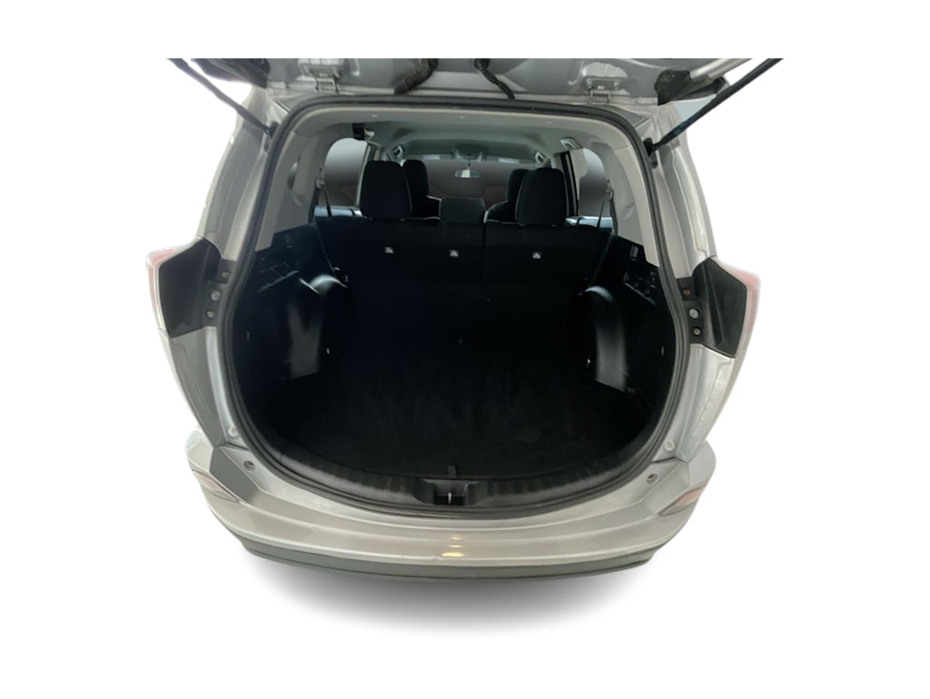 2016 Toyota RAV4 LE 24