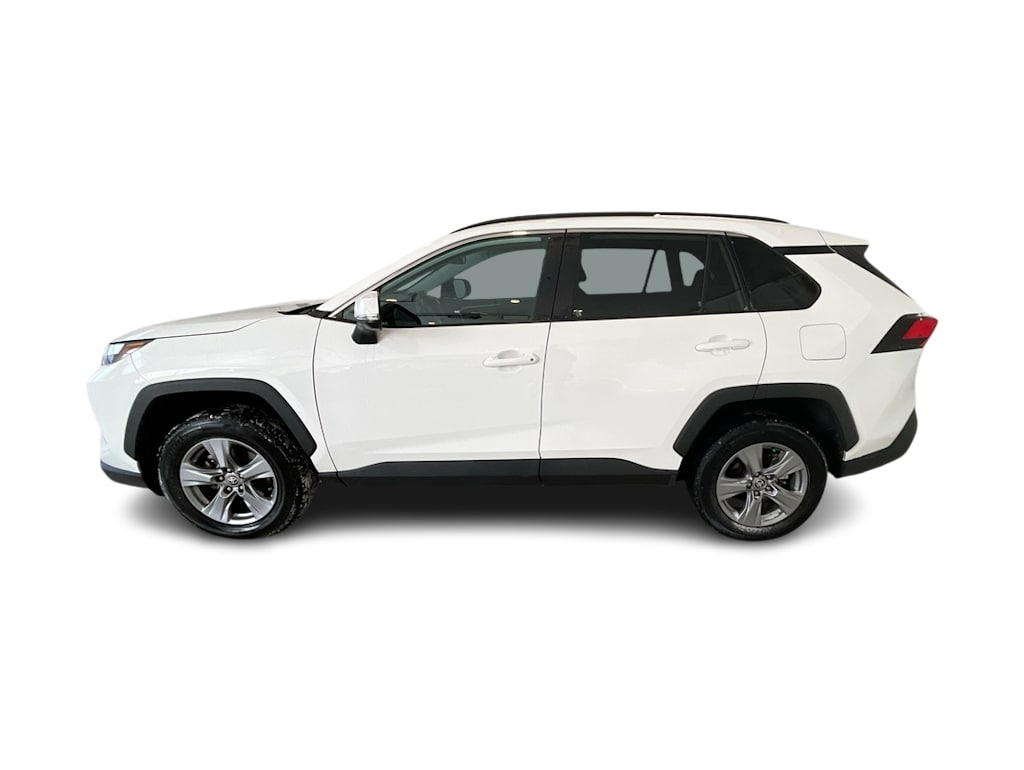 2022 Toyota RAV4 XLE 3