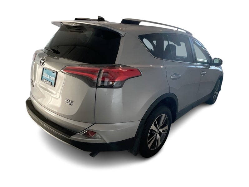 Thumbnail: 2017 Toyota RAV4 - 20