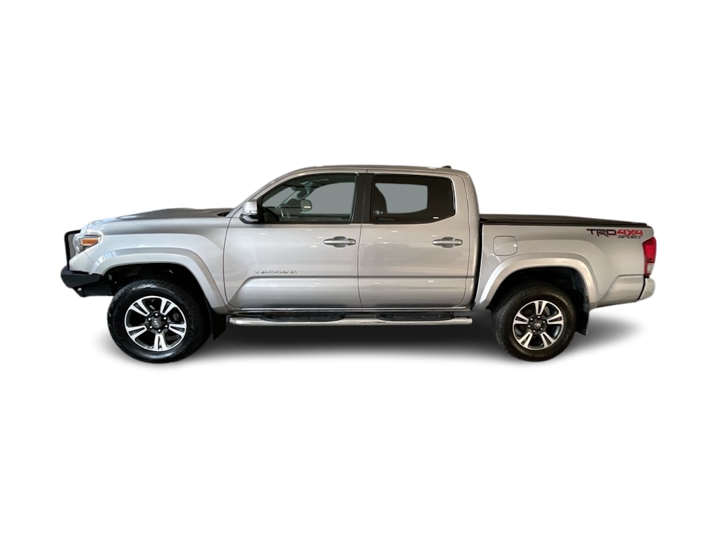 Thumbnail: 2016 Toyota Tacoma - 3