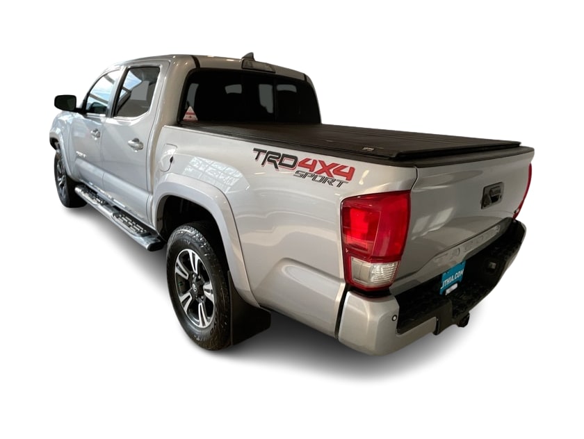 Thumbnail: 2016 Toyota Tacoma - 4