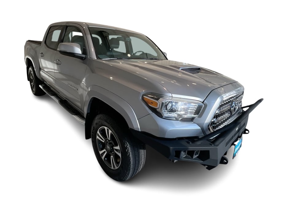 Thumbnail: 2016 Toyota Tacoma - 17
