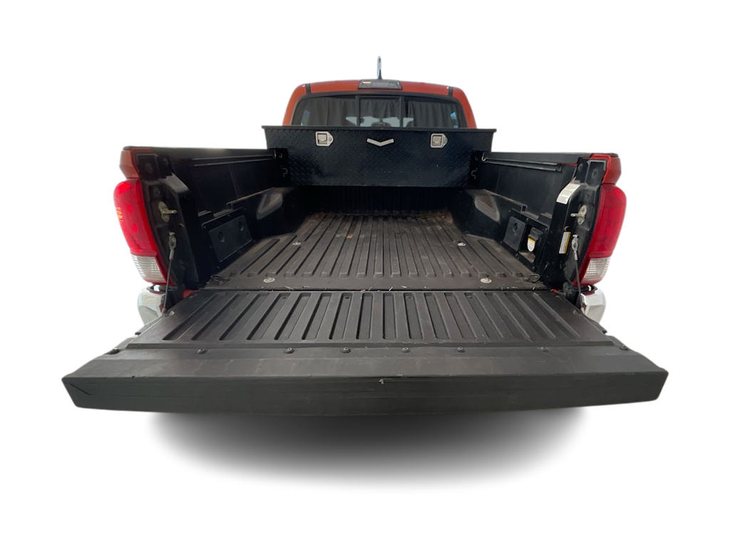 Thumbnail: 2016 Toyota Tacoma - 15