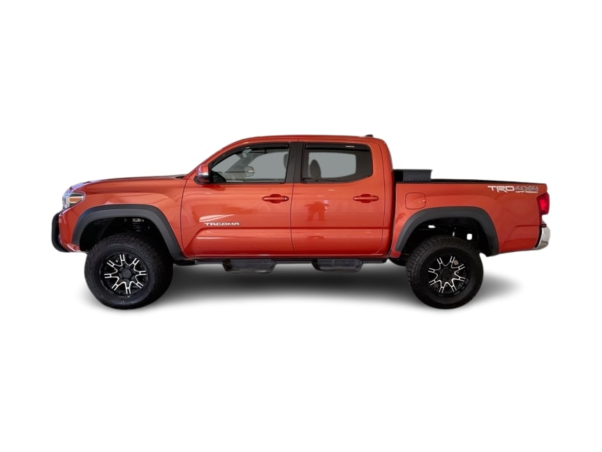 Thumbnail: 2016 Toyota Tacoma - 3