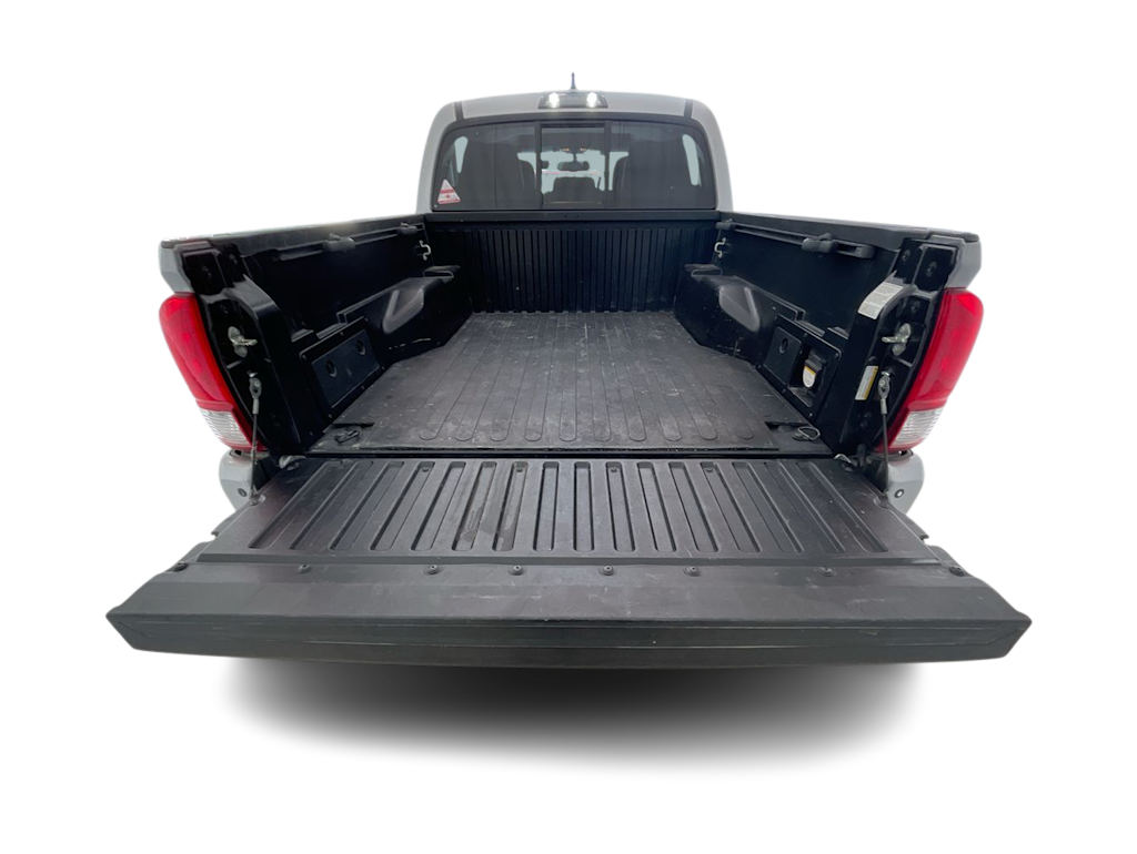Thumbnail: 2016 Toyota Tacoma - 15