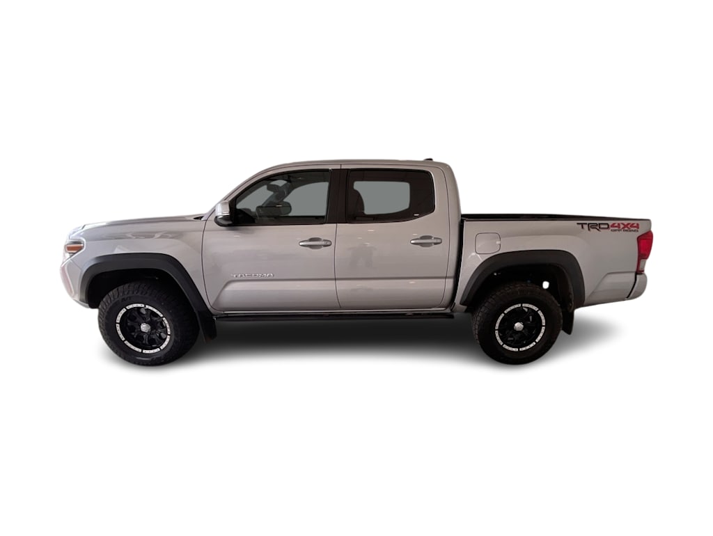 Thumbnail: 2016 Toyota Tacoma - 3