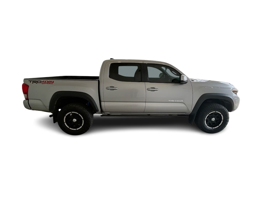 Thumbnail: 2016 Toyota Tacoma - 21