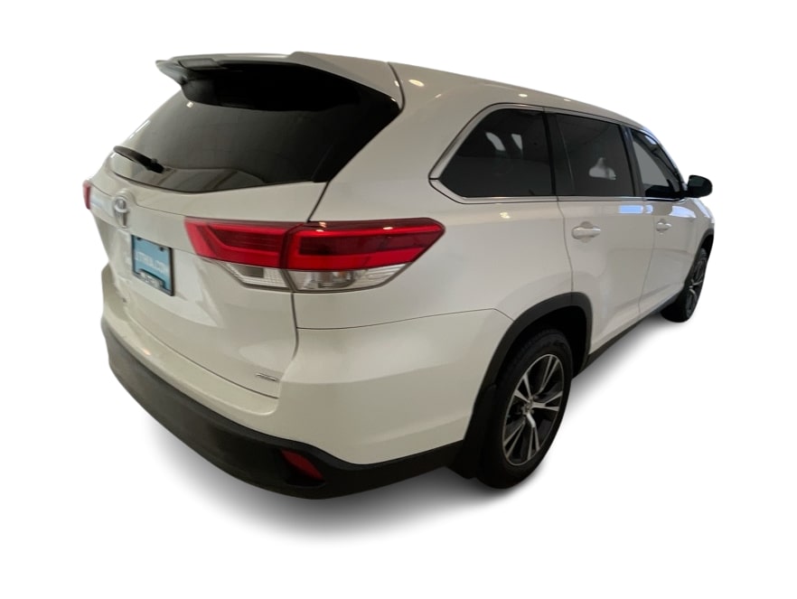 Thumbnail: 2019 Toyota Highlander - 19