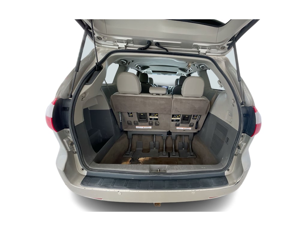 Thumbnail: 2015 Toyota Sienna - 16