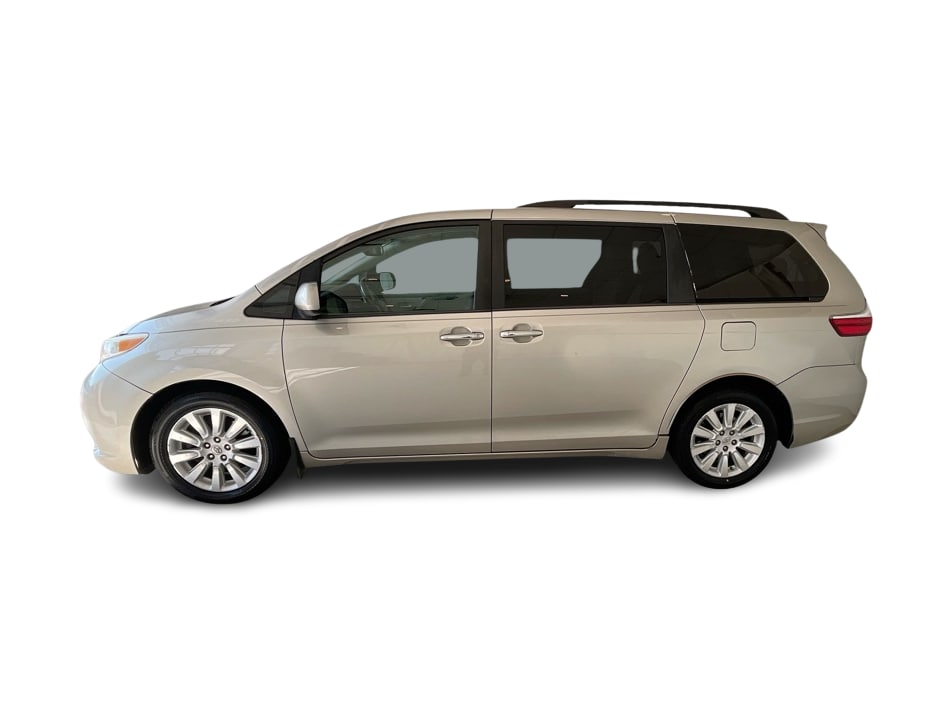 Thumbnail: 2015 Toyota Sienna - 3