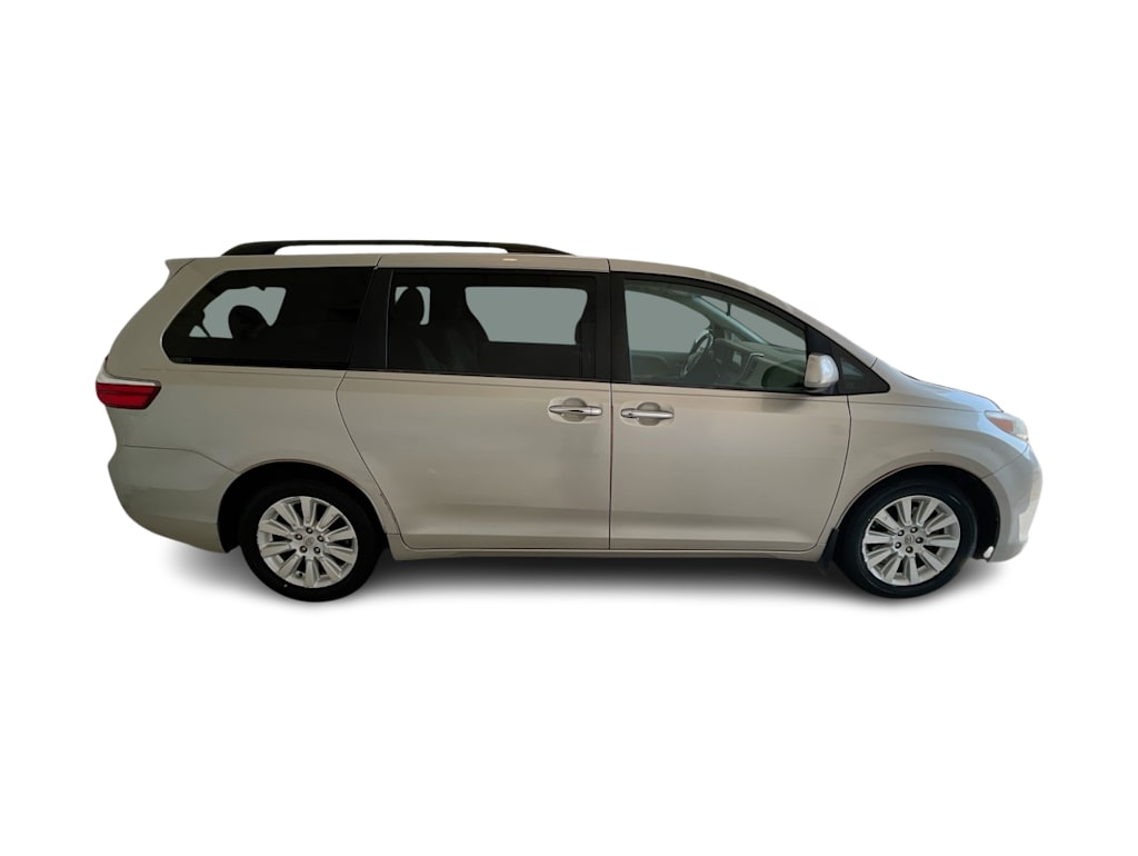 Thumbnail: 2015 Toyota Sienna - 21