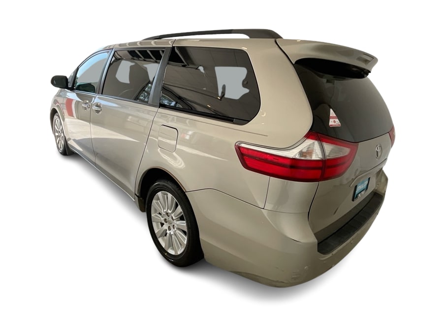 Thumbnail: 2015 Toyota Sienna - 4