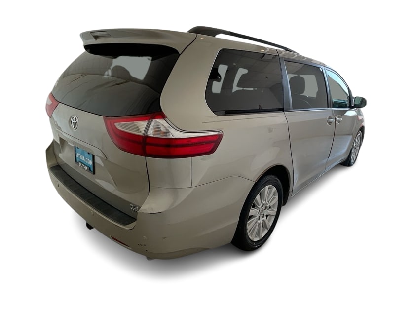 Thumbnail: 2015 Toyota Sienna - 20