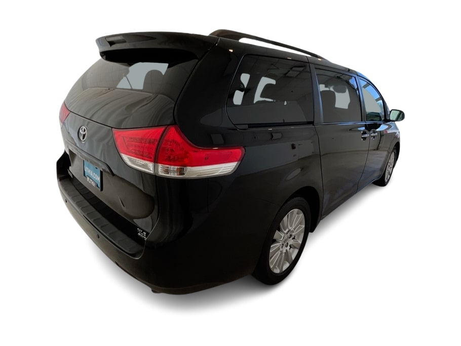 Thumbnail: 2014 Toyota Sienna - 20