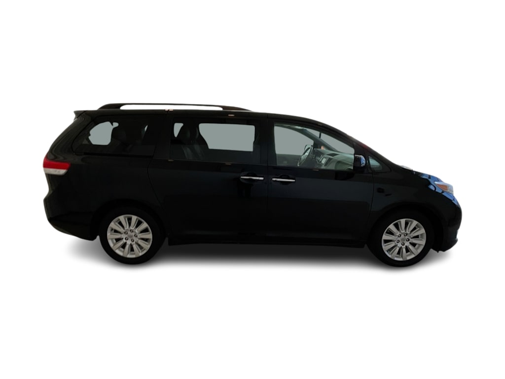 Thumbnail: 2014 Toyota Sienna - 21