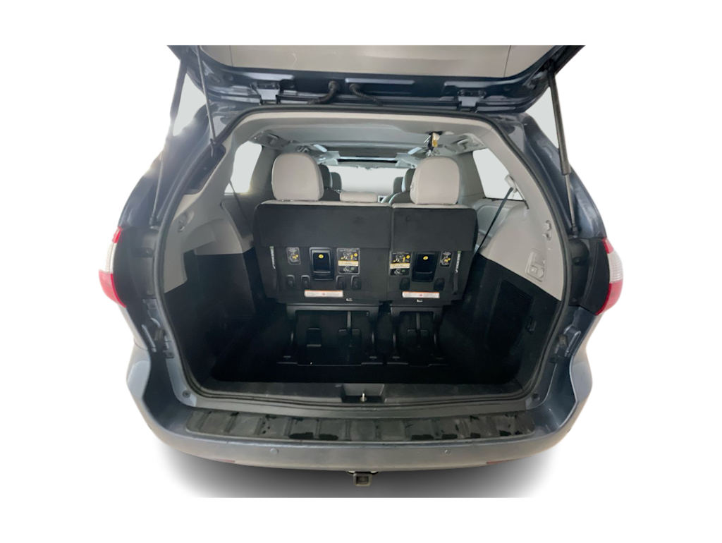 Thumbnail: 2017 Toyota Sienna - 15