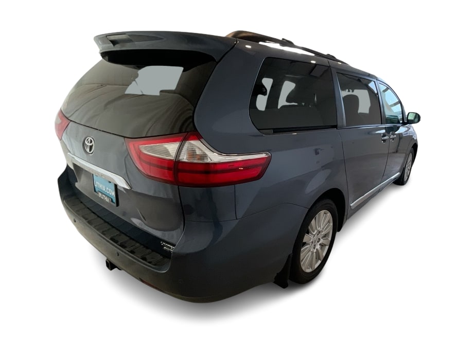Thumbnail: 2017 Toyota Sienna - 19