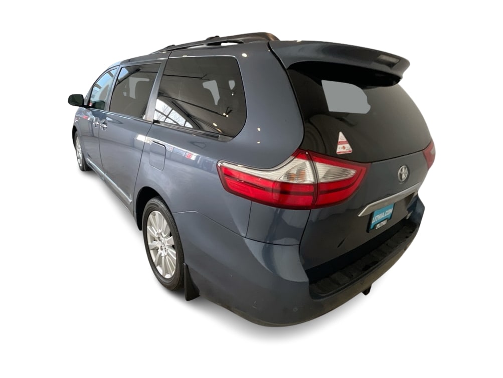 Thumbnail: 2017 Toyota Sienna - 4
