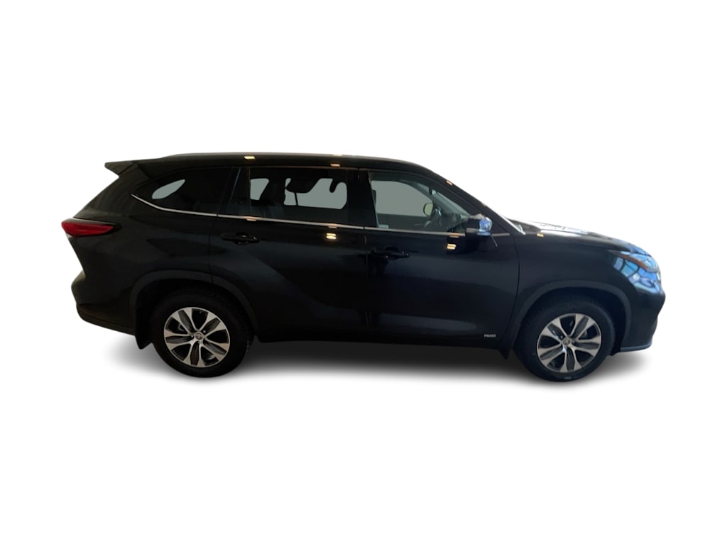 Thumbnail: 2022 Toyota Highlander - 21