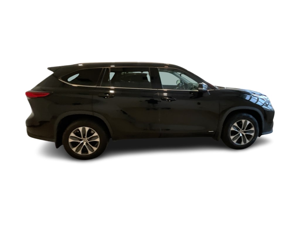 Thumbnail: 2022 Toyota Highlander - 22