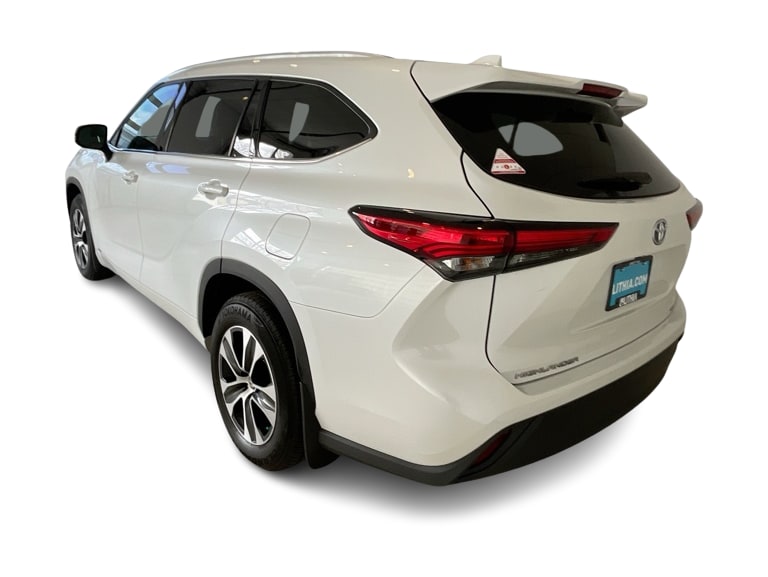 Thumbnail: 2022 Toyota Highlander - 4