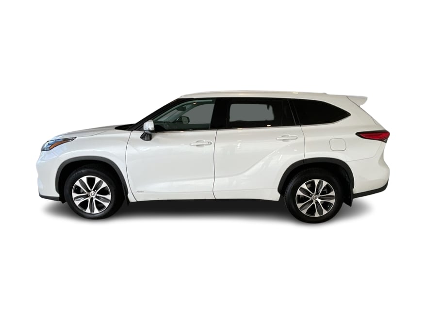 Thumbnail: 2022 Toyota Highlander - 3