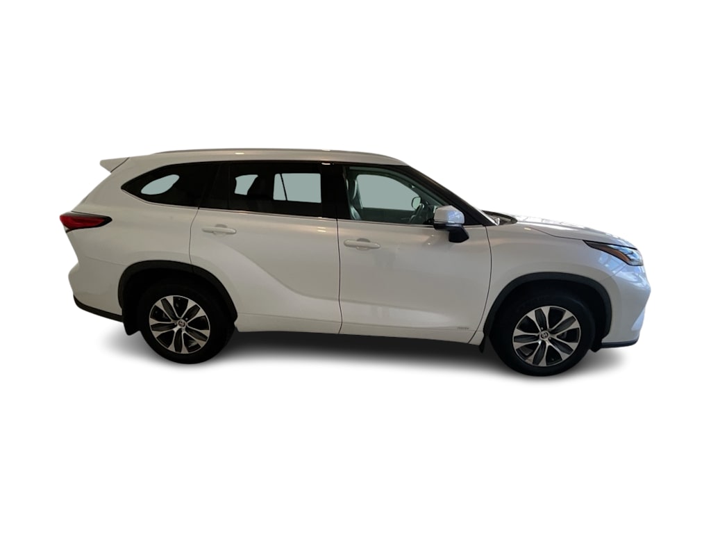 Thumbnail: 2022 Toyota Highlander - 21