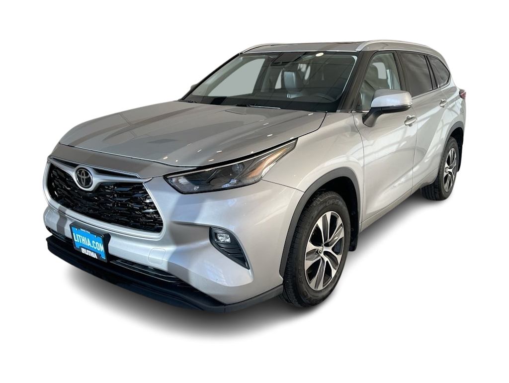 Used 2022 Toyota Highlander XLE with VIN 5TDGZRBH1NS201079 for sale in Casper, WY