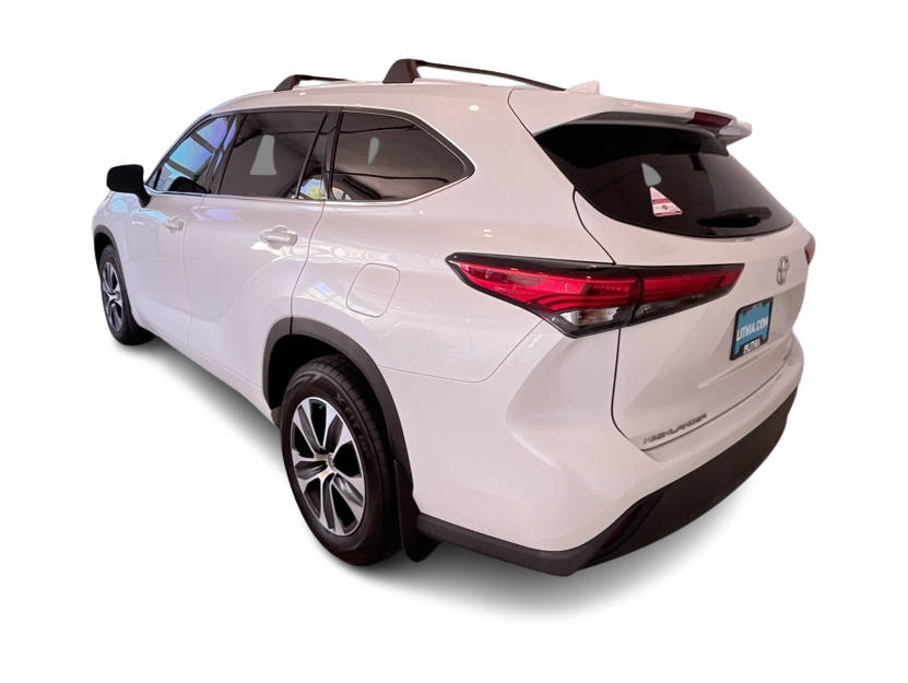 Thumbnail: 2022 Toyota Highlander - 4