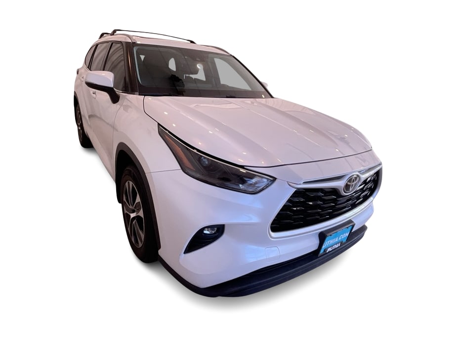 Thumbnail: 2022 Toyota Highlander - 17