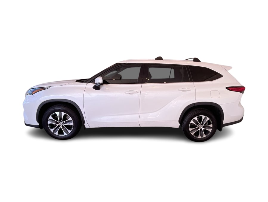 Thumbnail: 2022 Toyota Highlander - 3