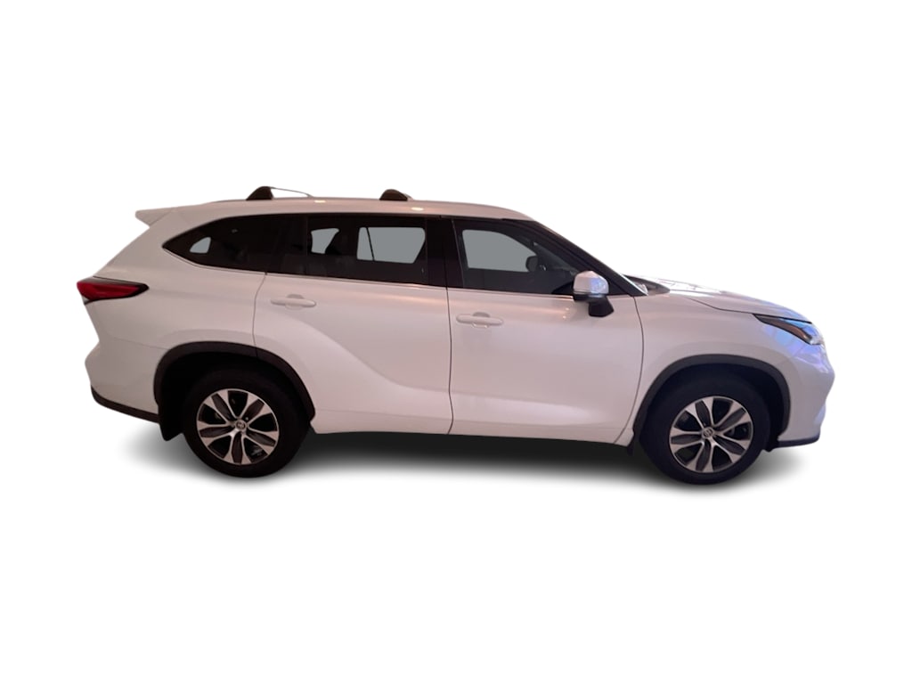 Thumbnail: 2022 Toyota Highlander - 19