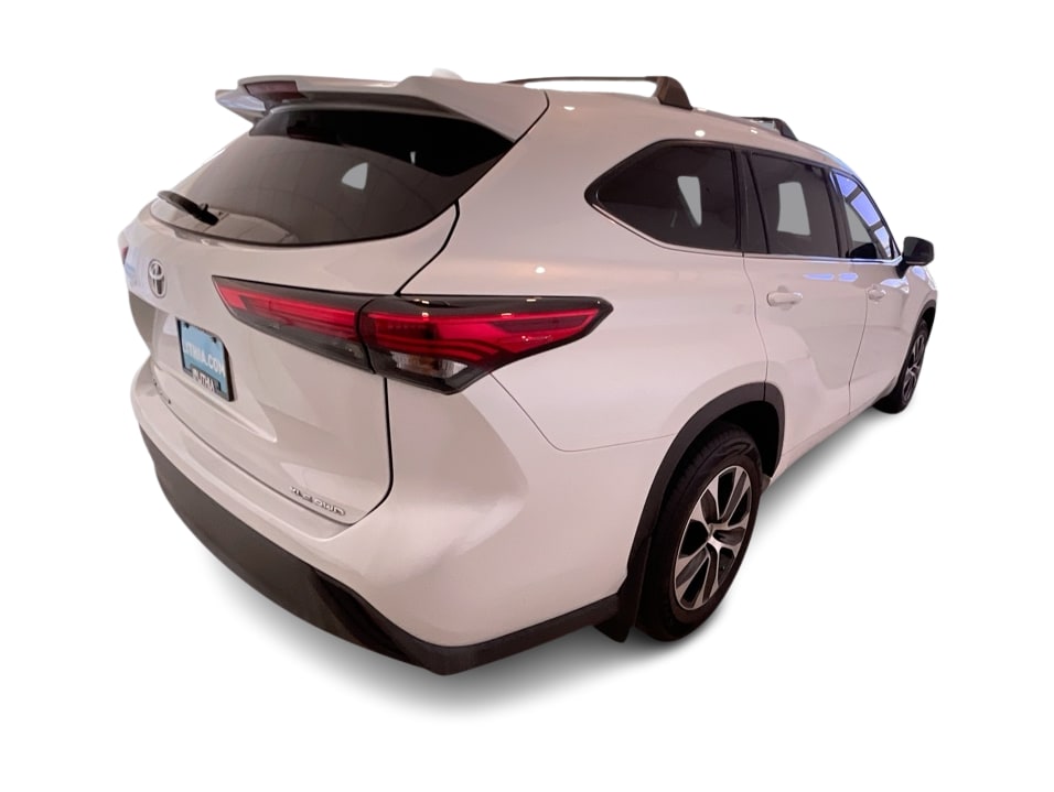 Thumbnail: 2022 Toyota Highlander - 18