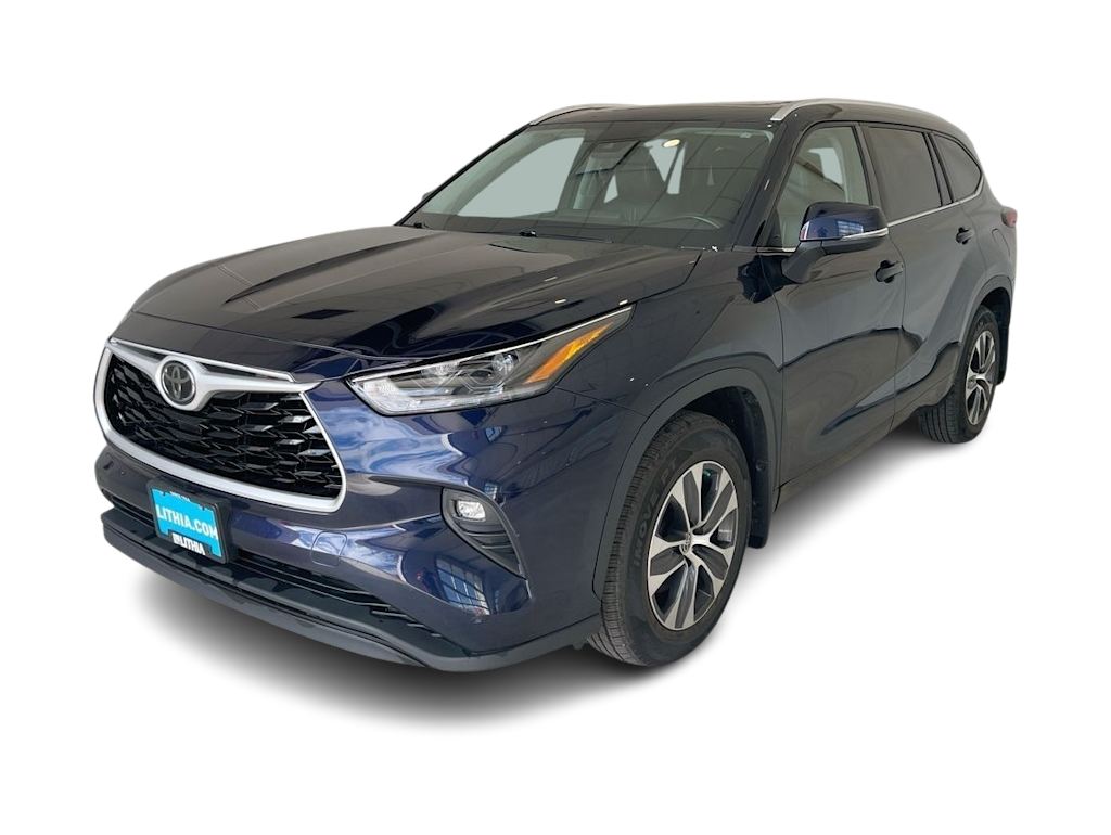 Used 2021 Toyota Highlander XLE with VIN 5TDGZRBH8MS074409 for sale in Casper, WY