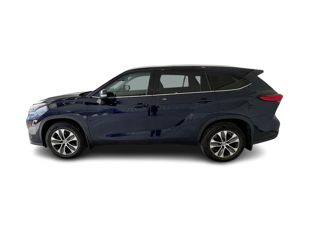 2021 Toyota Highlander XLE 3