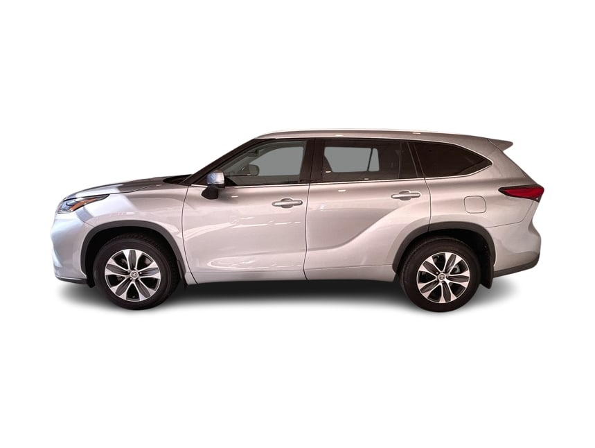 Thumbnail: 2022 Toyota Highlander - 3