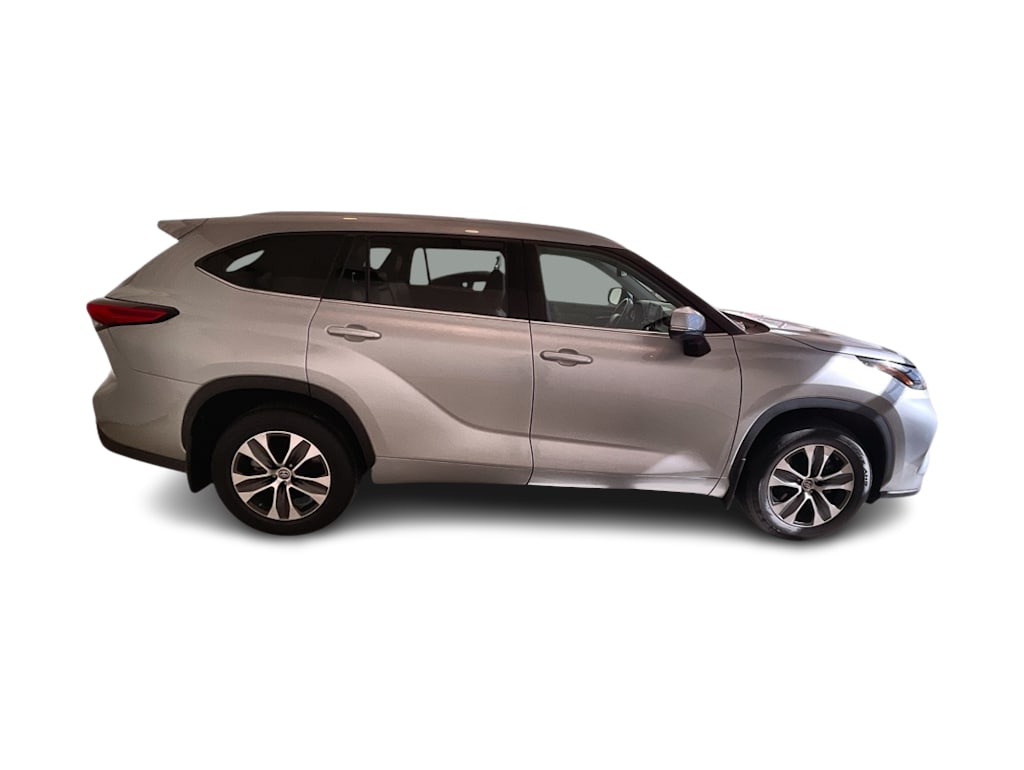 Thumbnail: 2022 Toyota Highlander - 21