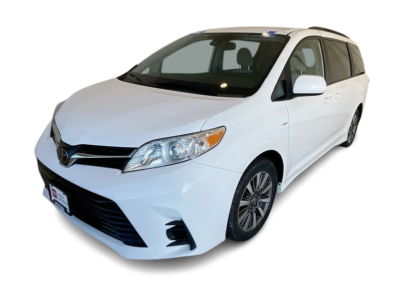 2020 Toyota Sienna LE 18