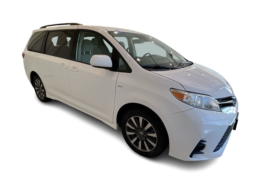 2020 Toyota Sienna LE 17