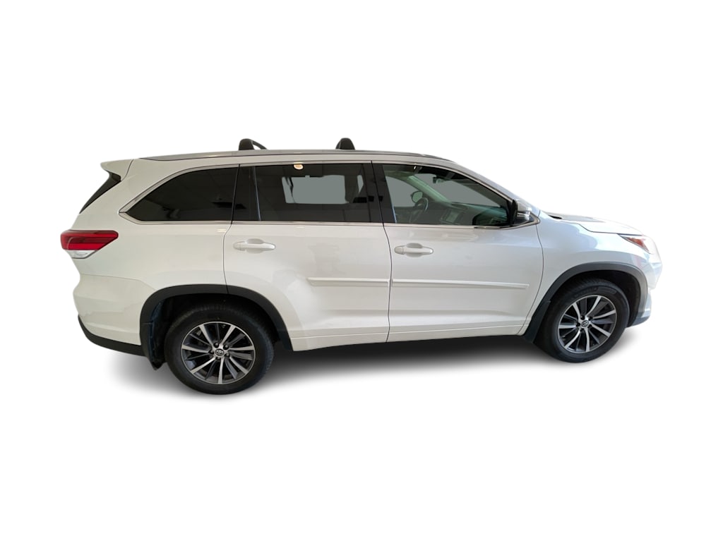 Thumbnail: 2018 Toyota Highlander - 21