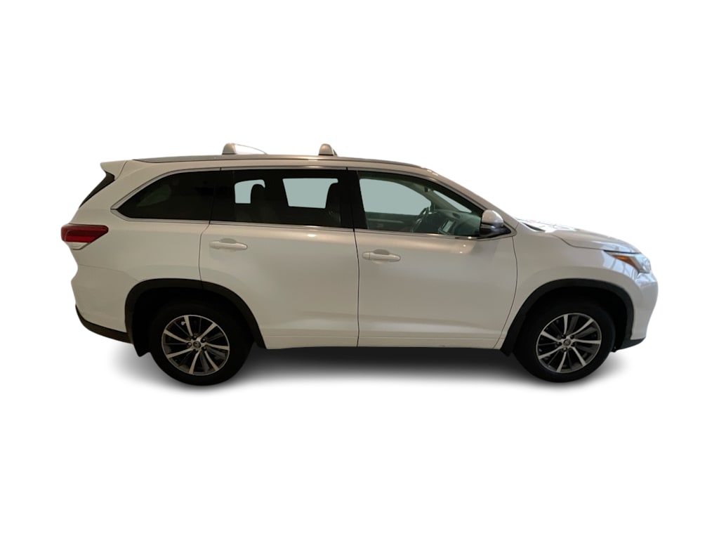 Thumbnail: 2018 Toyota Highlander - 21