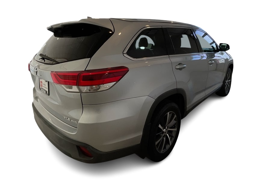 Thumbnail: 2019 Toyota Highlander - 20