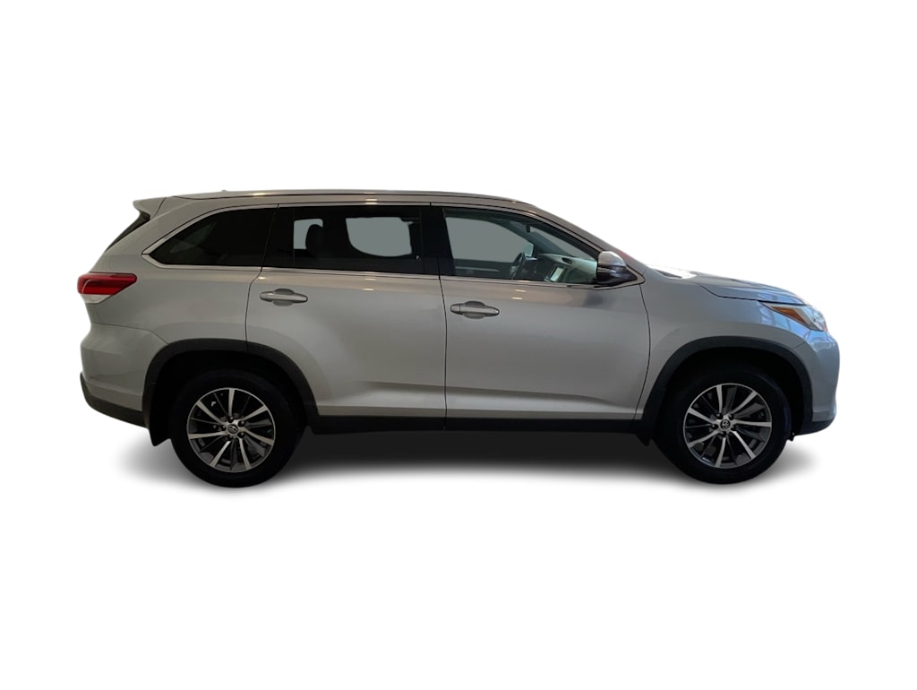 Thumbnail: 2019 Toyota Highlander - 21
