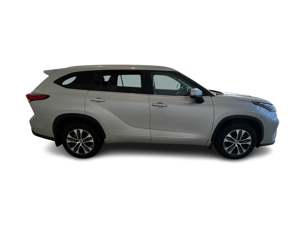 Thumbnail: 2023 Toyota Highlander - 20