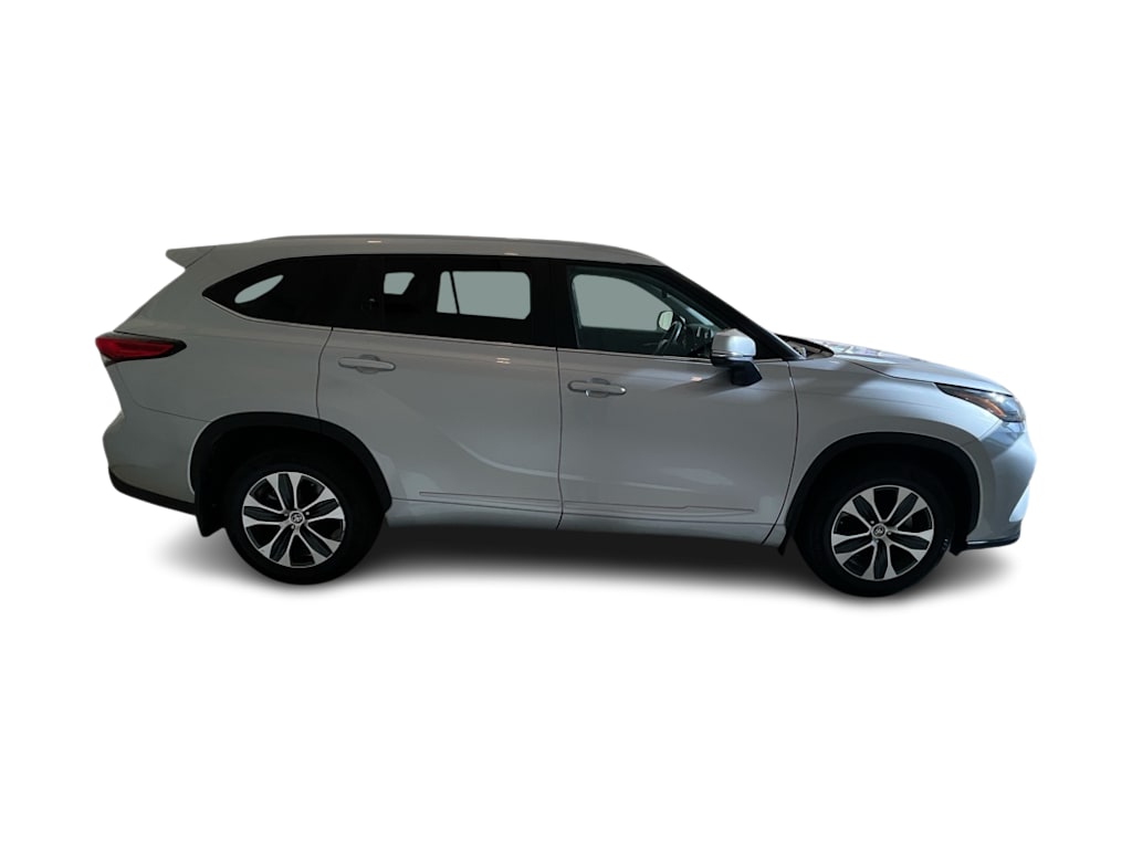 Thumbnail: 2023 Toyota Highlander - 20