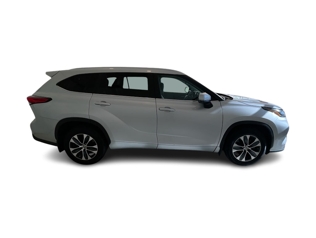Thumbnail: 2023 Toyota Highlander - 21