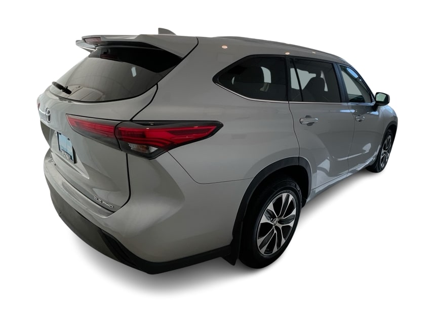 Thumbnail: 2023 Toyota Highlander - 20