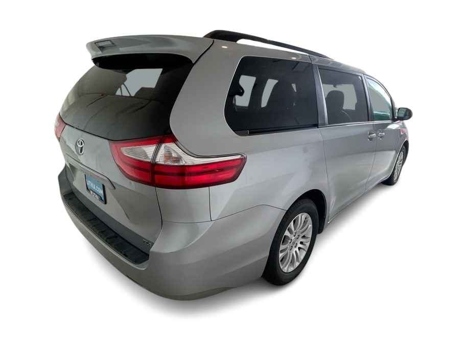 Thumbnail: 2016 Toyota Sienna - 20