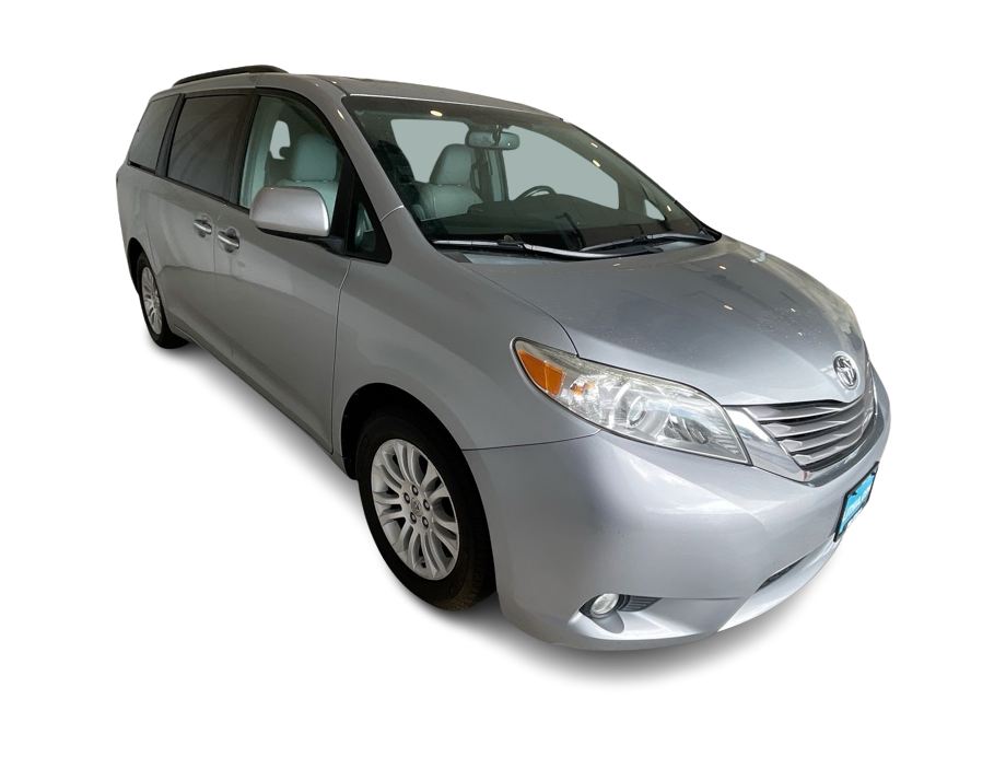 Thumbnail: 2016 Toyota Sienna - 18